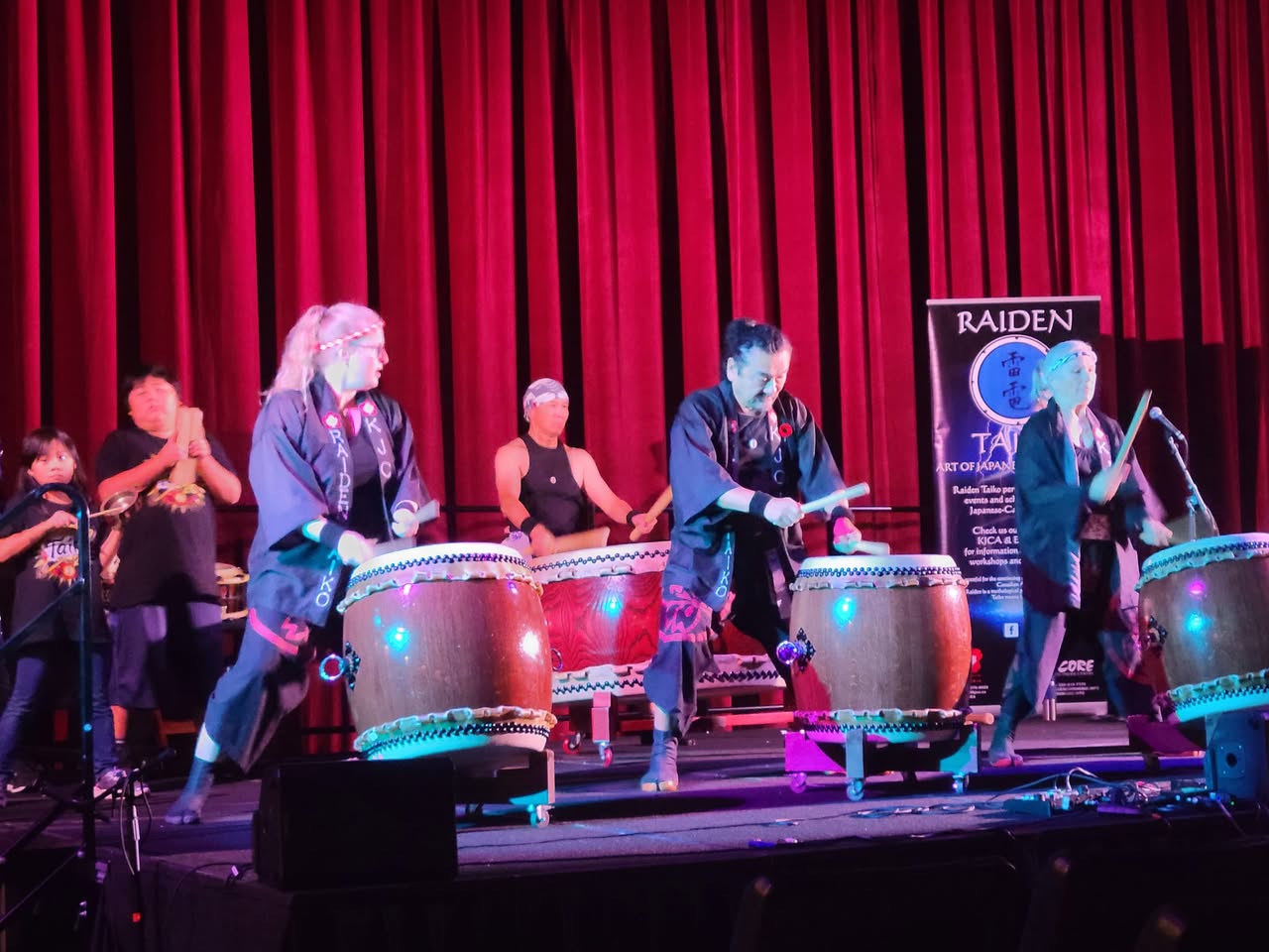 Raiden Taiko drummers performing live at the premiere