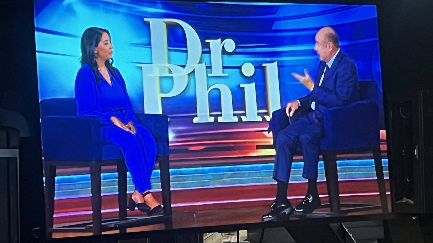 Dr. Phil show — styled guest and host on the Dr. Phil set